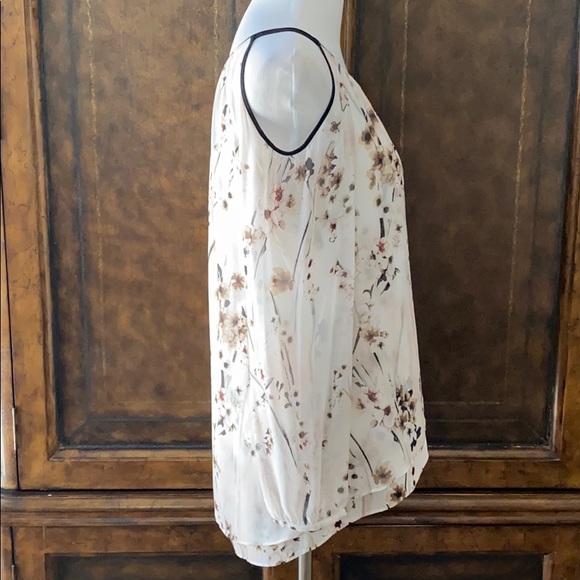 WHBM Cold Shoulder Top - Picture 3 of 10